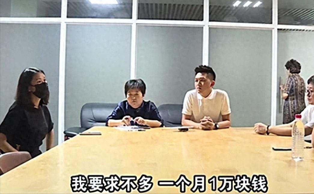MK体育-饿了？拉门斯被拍到在比利时替补席啃苹果