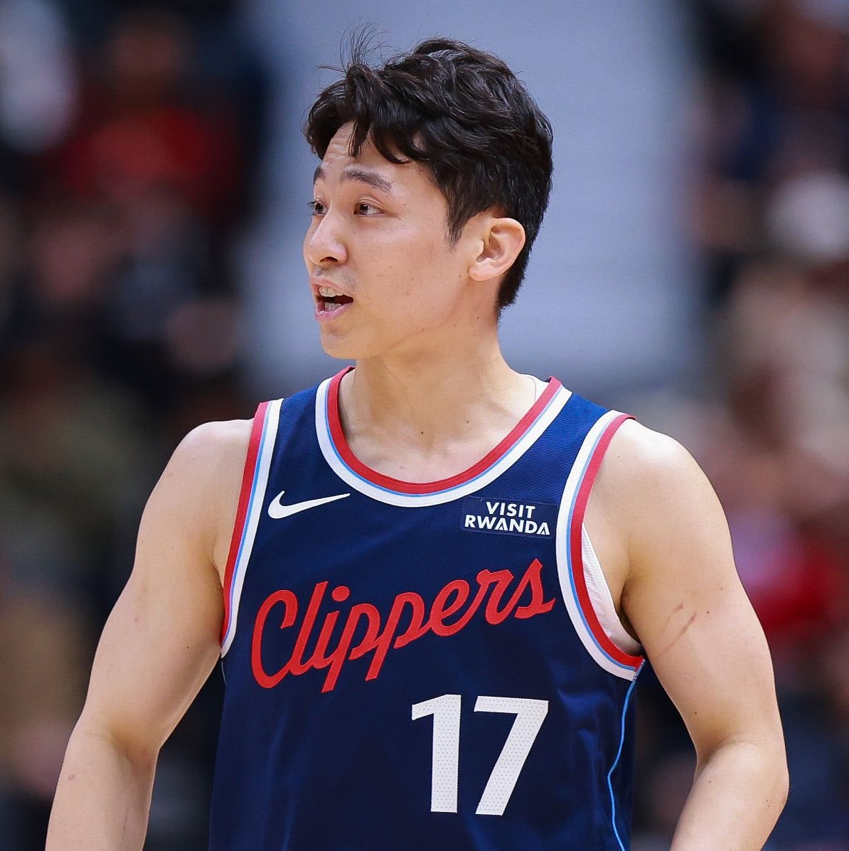 狂丢17次球权！利物浦亿元水货惹众怒：浪射不传球 2队友气炸挥拳